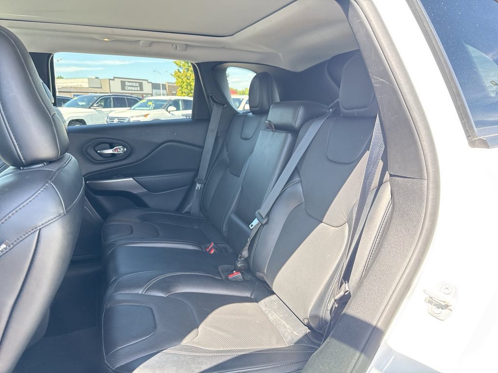 Used 2022 Jeep Cherokee Latitude Lux w/ Sun & Sound Group AWD/4WD image 20