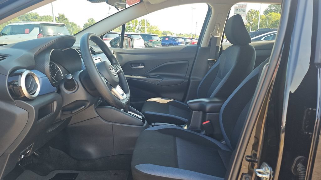 Certified 2025 Nissan Versa SV w/ Trunk Package FWD image 4