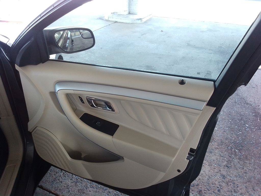 Used 2018 Ford Taurus SE FWD image 20