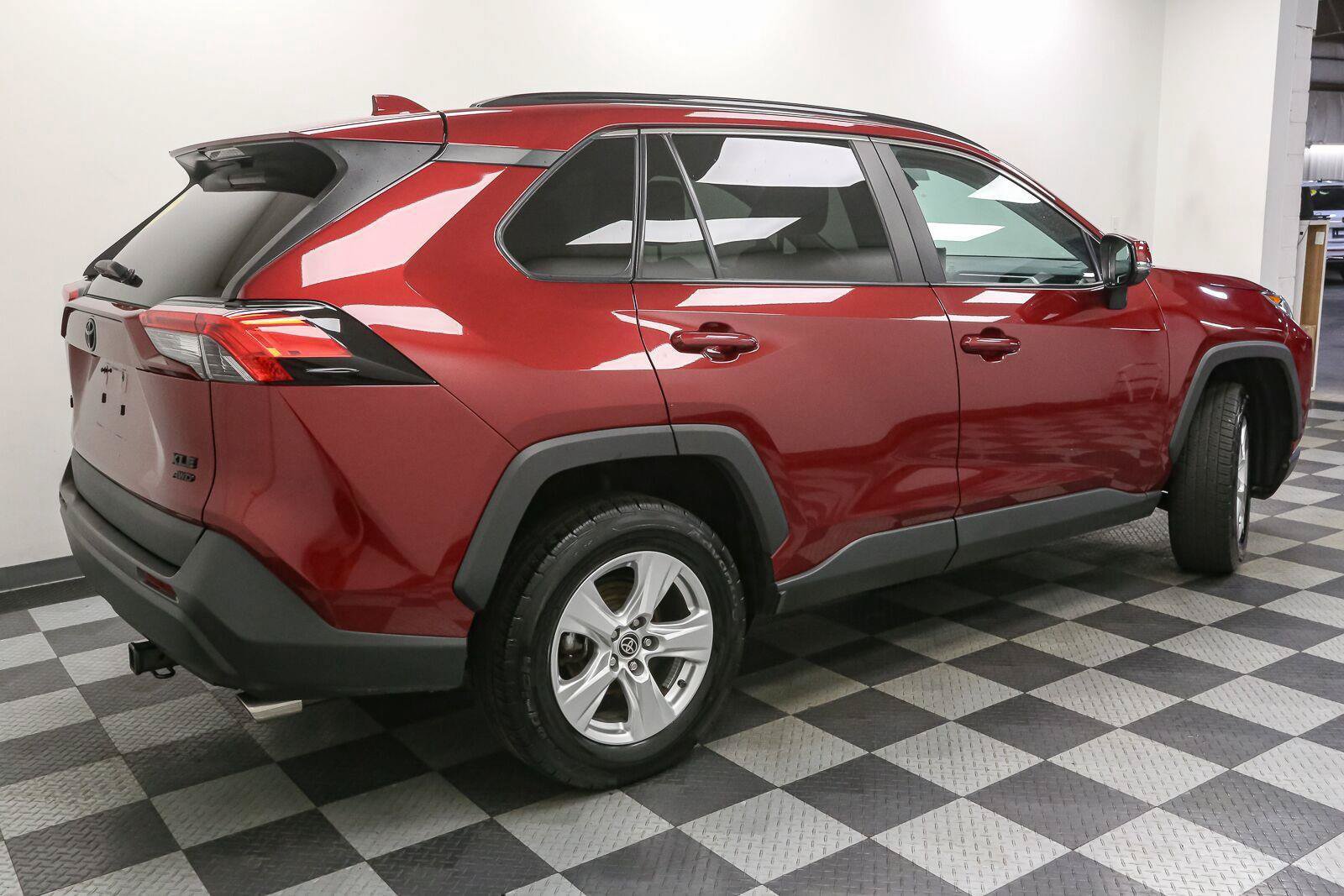 Used 2021 Toyota RAV4 XLE AWD/4WD image 8