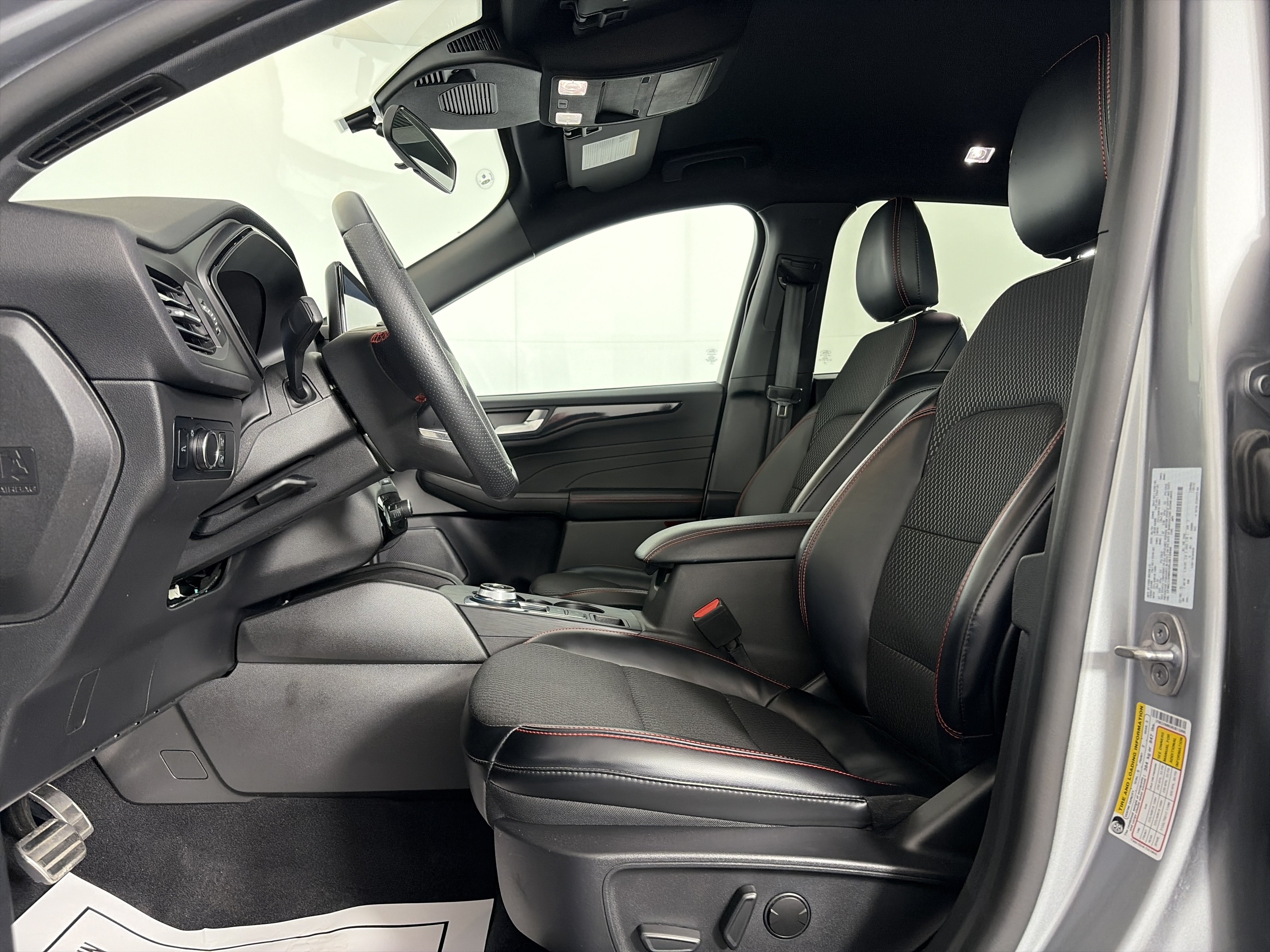 Used 2024 Ford Escape ST-Line w/ Tech Pack #1 AWD/4WD image 6
