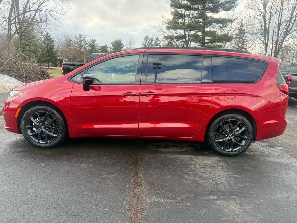 New 2026 Chrysler Pacifica Limited w/ S Appearance Package FWD image 6