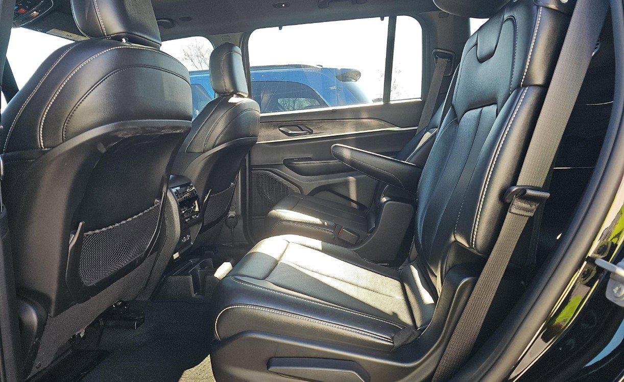 Used 2024 Jeep Grand Cherokee L Limited w/ Luxury Tech Group II image 10