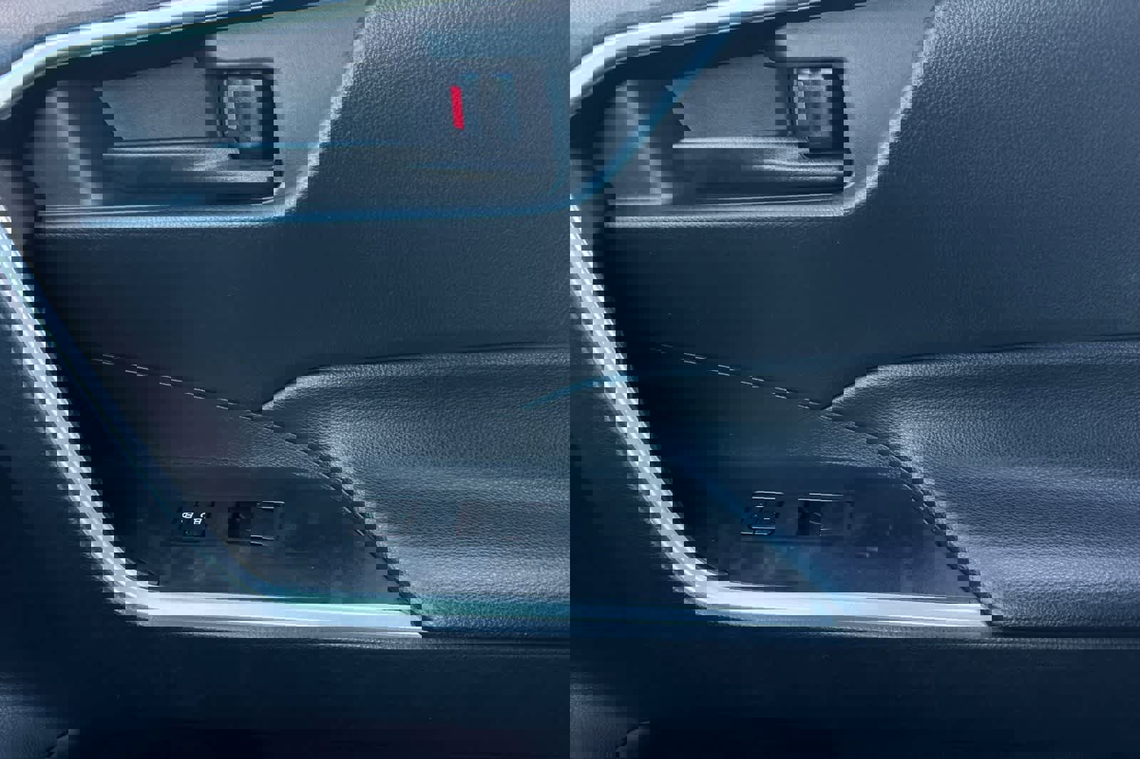 Used 2022 Toyota RAV4 LE image 20