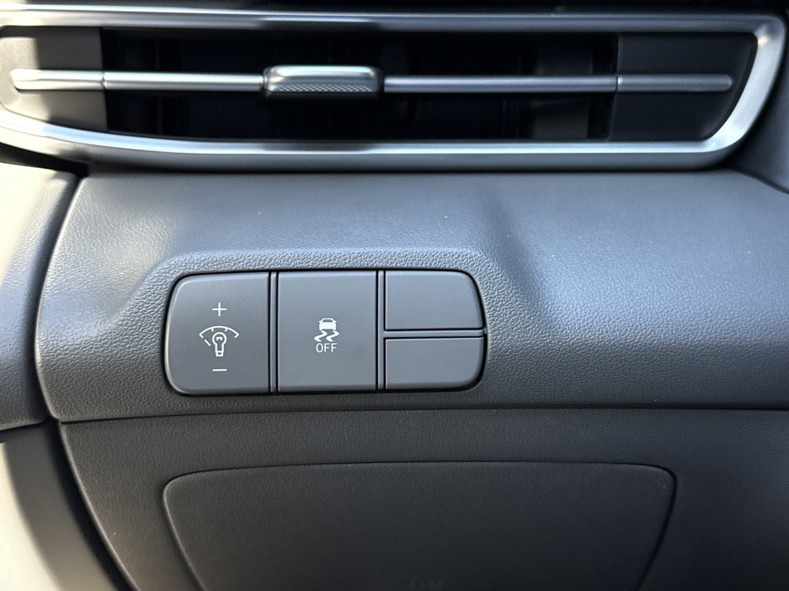 Certified 2025 Hyundai Elantra Sport image 18