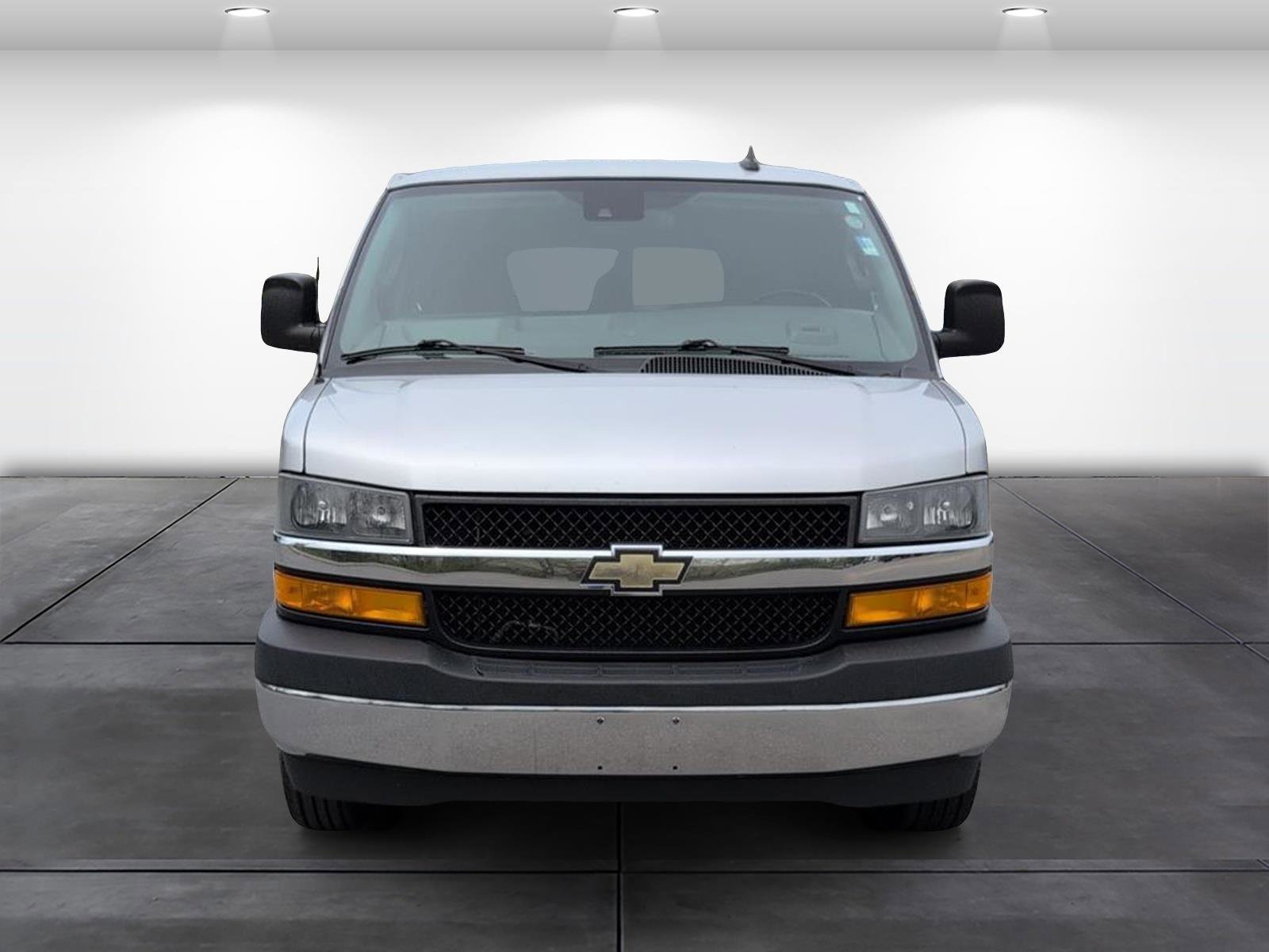 Used 2021 Chevrolet Express 3500 LT w/ LT Preferred Equipment Group RWD image 4