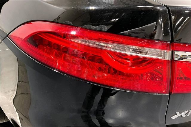 Used 2016 Jaguar XF Prestige AWD/4WD image 25