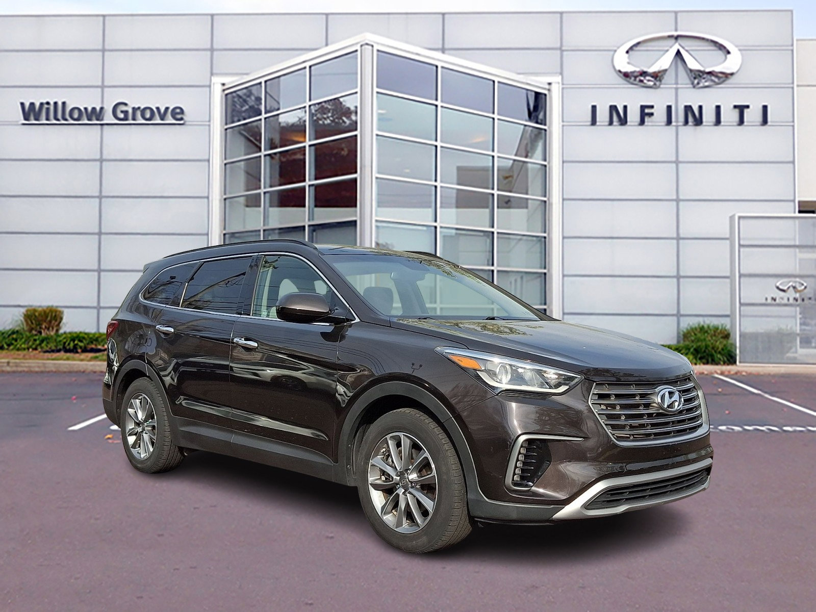 Used 2017 Hyundai Santa Fe SE FWD image 1