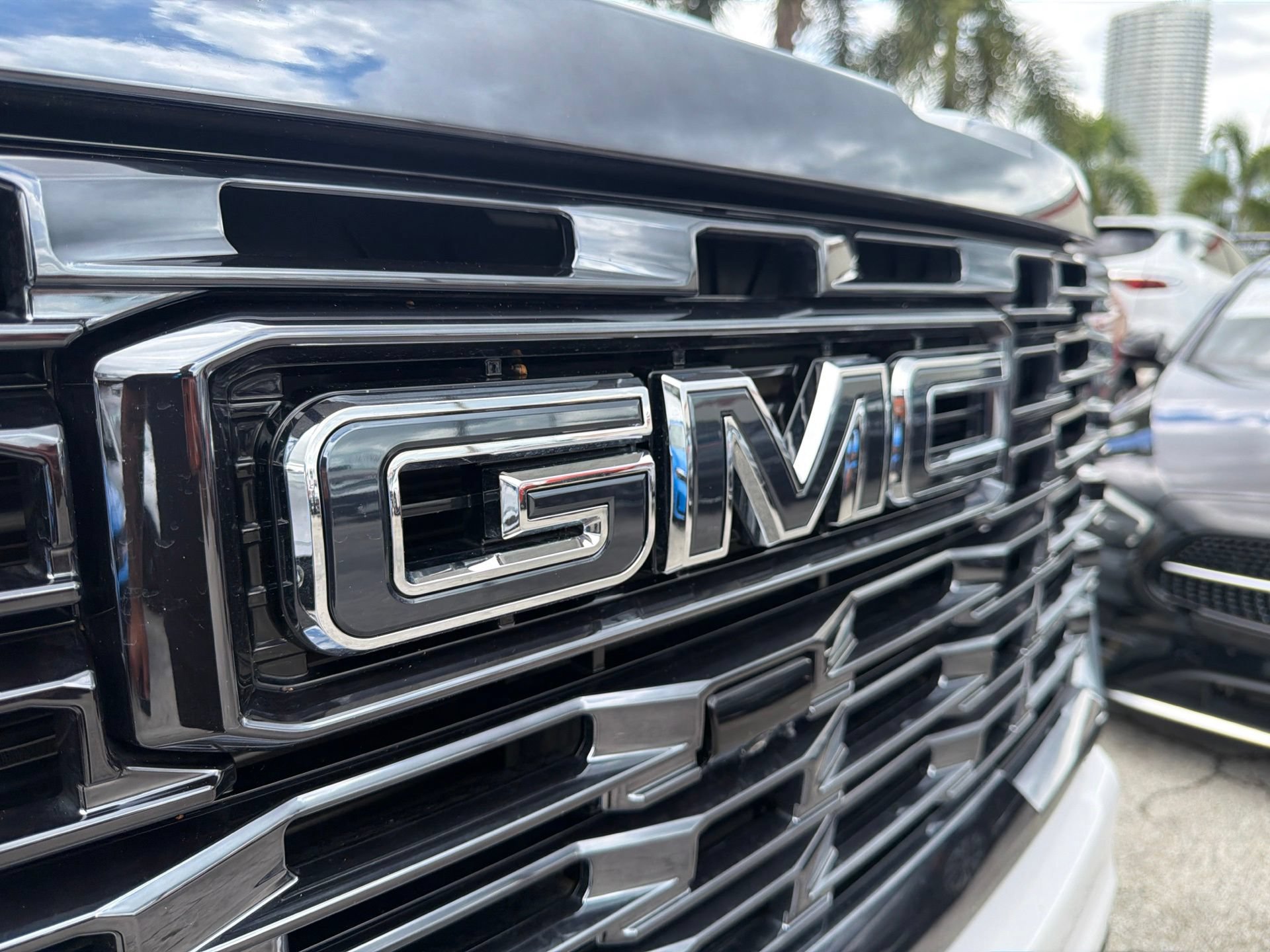 Used 2024 GMC Sierra 2500 Denali Ultimate AWD/4WD image 5