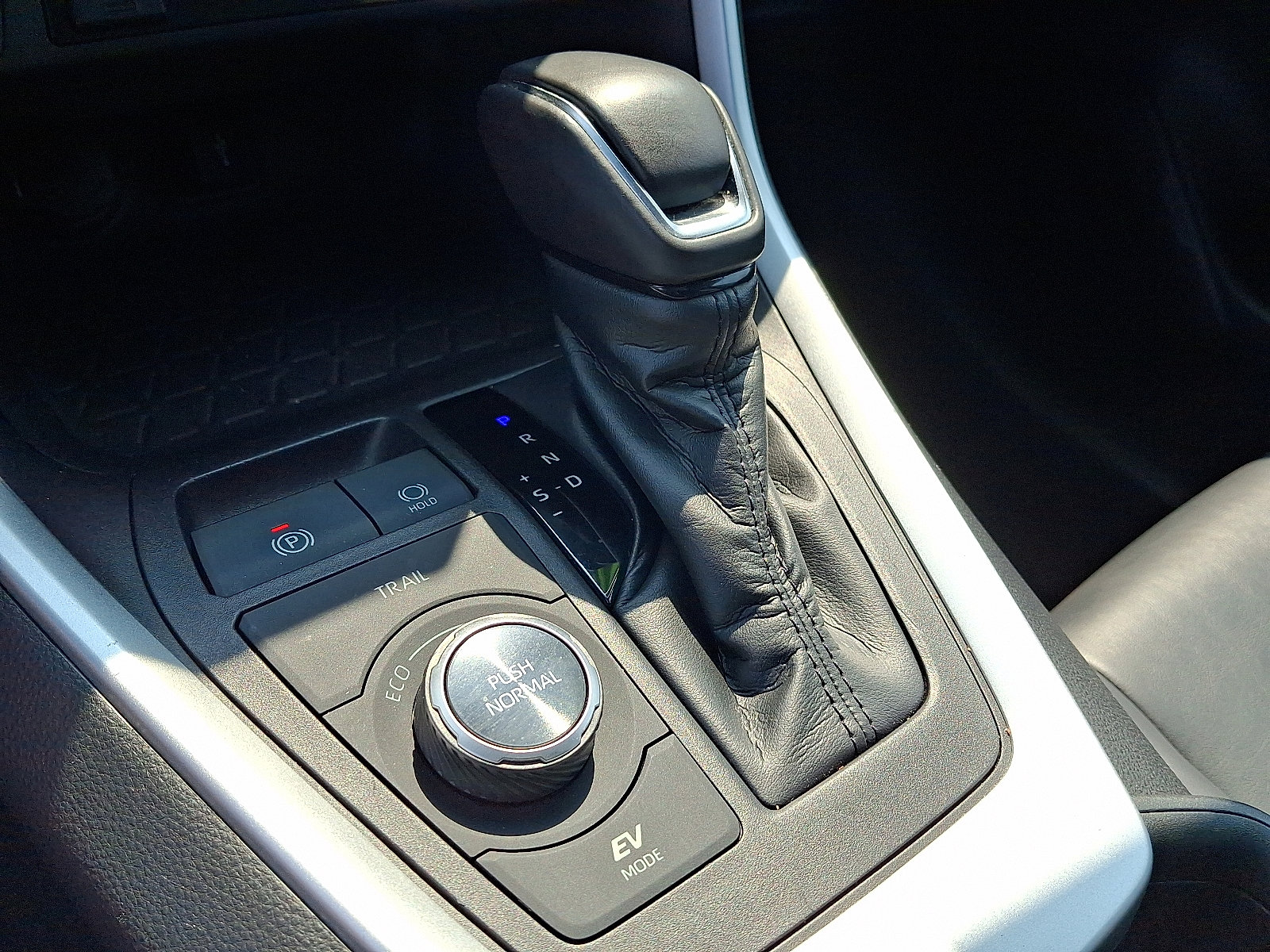 Certified 2020 Toyota RAV4 XSE w/ Carpet Mat Package image 15