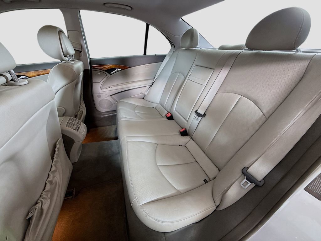 Used 2008 Mercedes-Benz E 350 4MATIC Sedan image 25