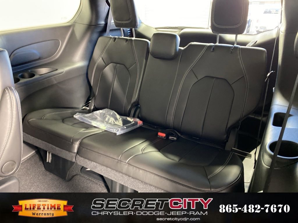 New 2026 Chrysler Pacifica Select image 34