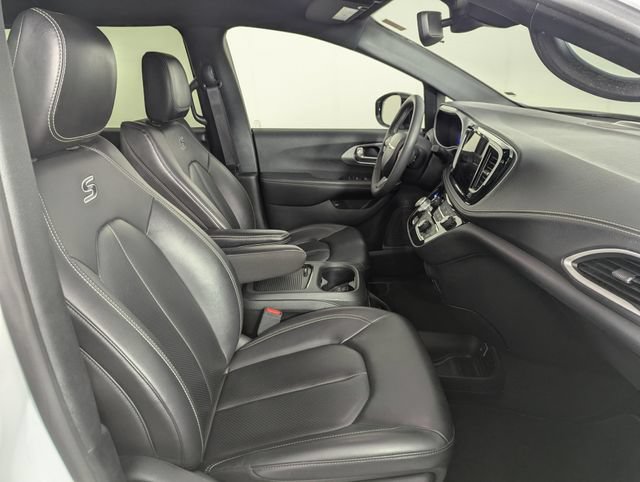 Used 2024 Chrysler Pacifica Limited FWD image 28