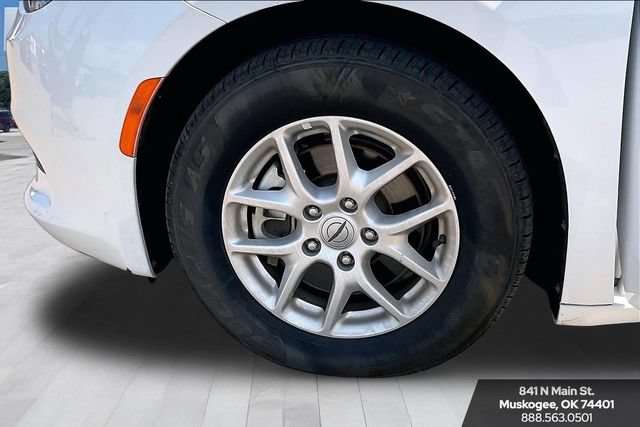 Used 2023 Chrysler Voyager LX FWD image 33