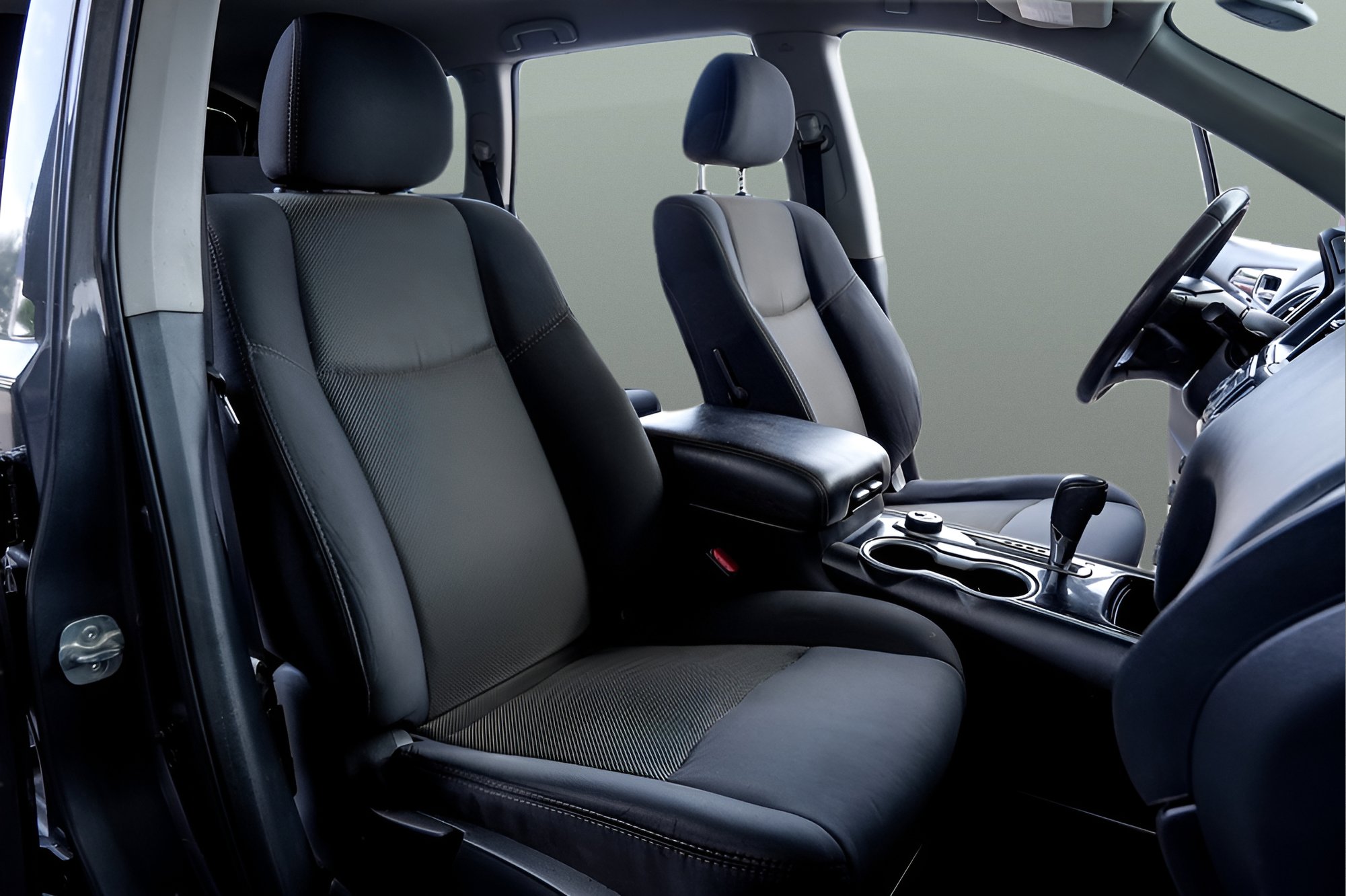 Used 2019 Nissan Pathfinder SV image 13