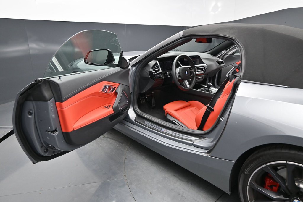 Used 2025 BMW Z4 M40i w/ Edition RWD image 9