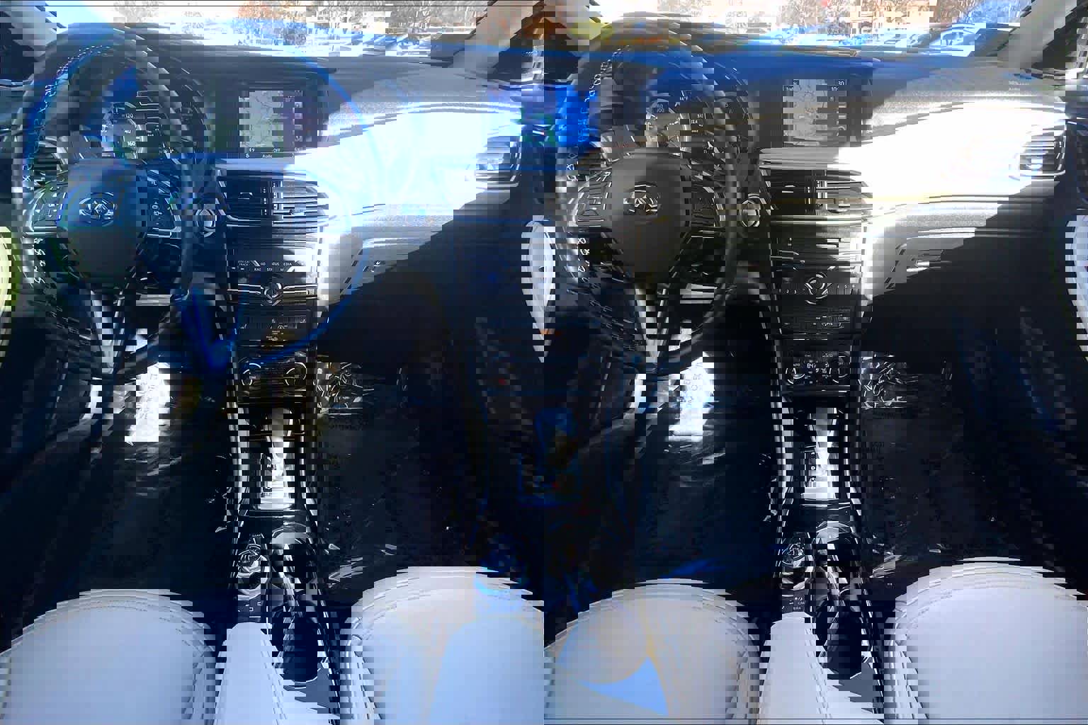 Used 2018 INFINITI QX30 Premium w/ Cargo Package image 15