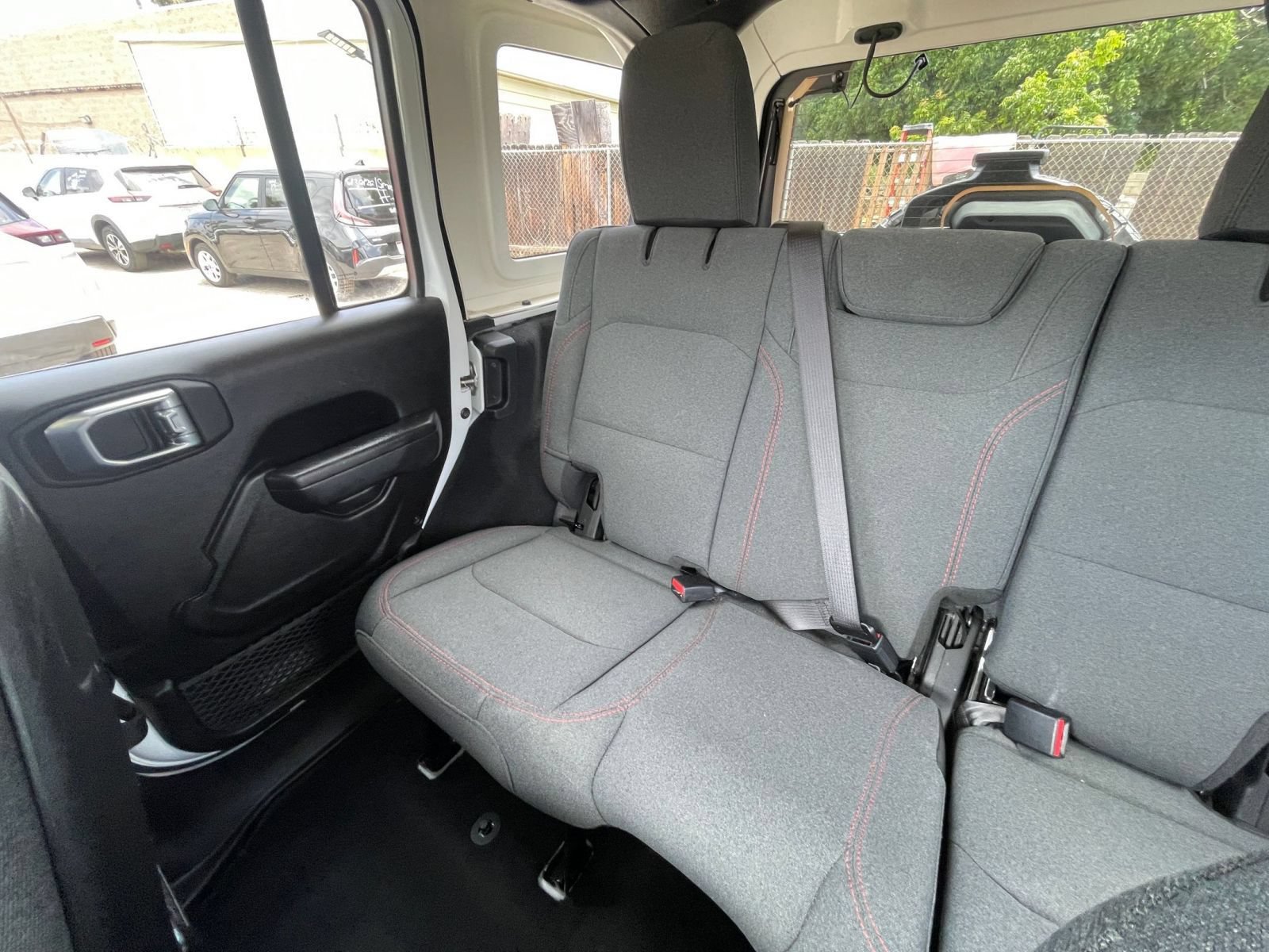 Used 2025 Jeep Wrangler Unlimited Rubicon AWD/4WD image 38