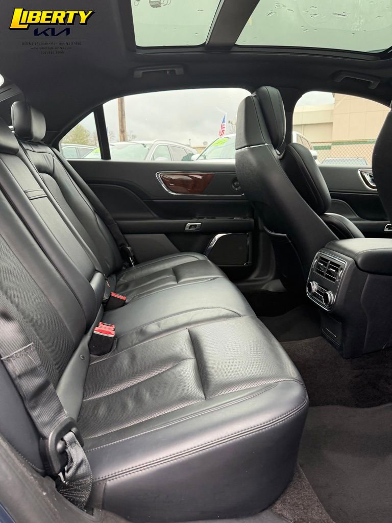 Used 2018 Lincoln Continental Reserve w/ Continental Climate Package image 10