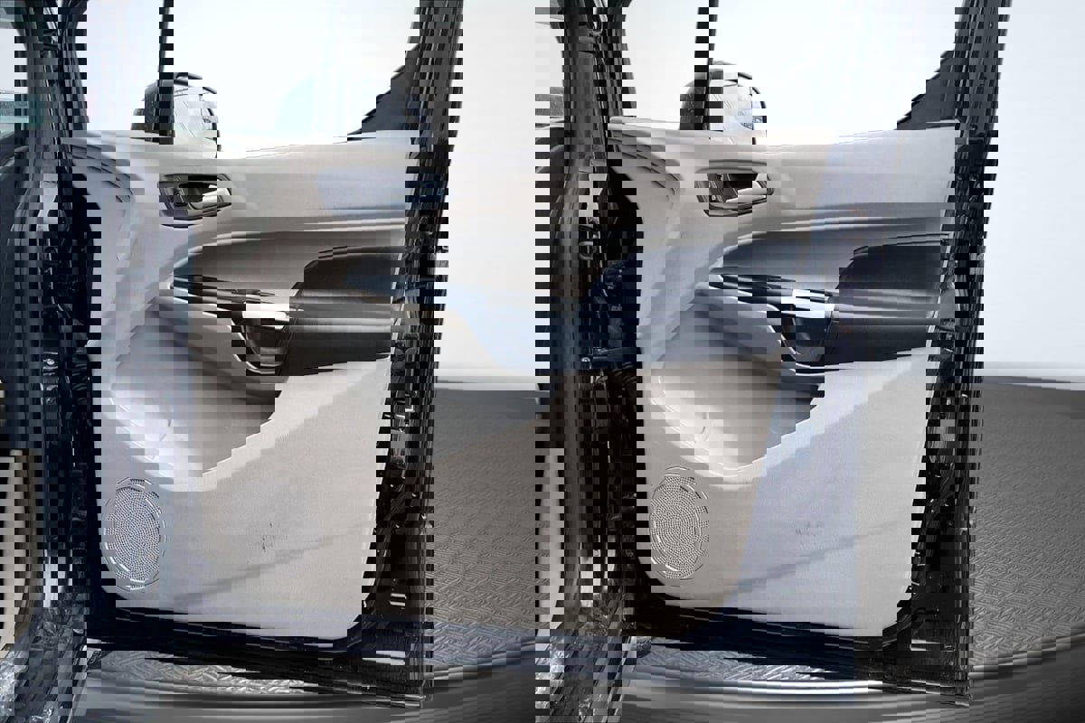 Used 2018 Ford Transit Connect XLT image 24