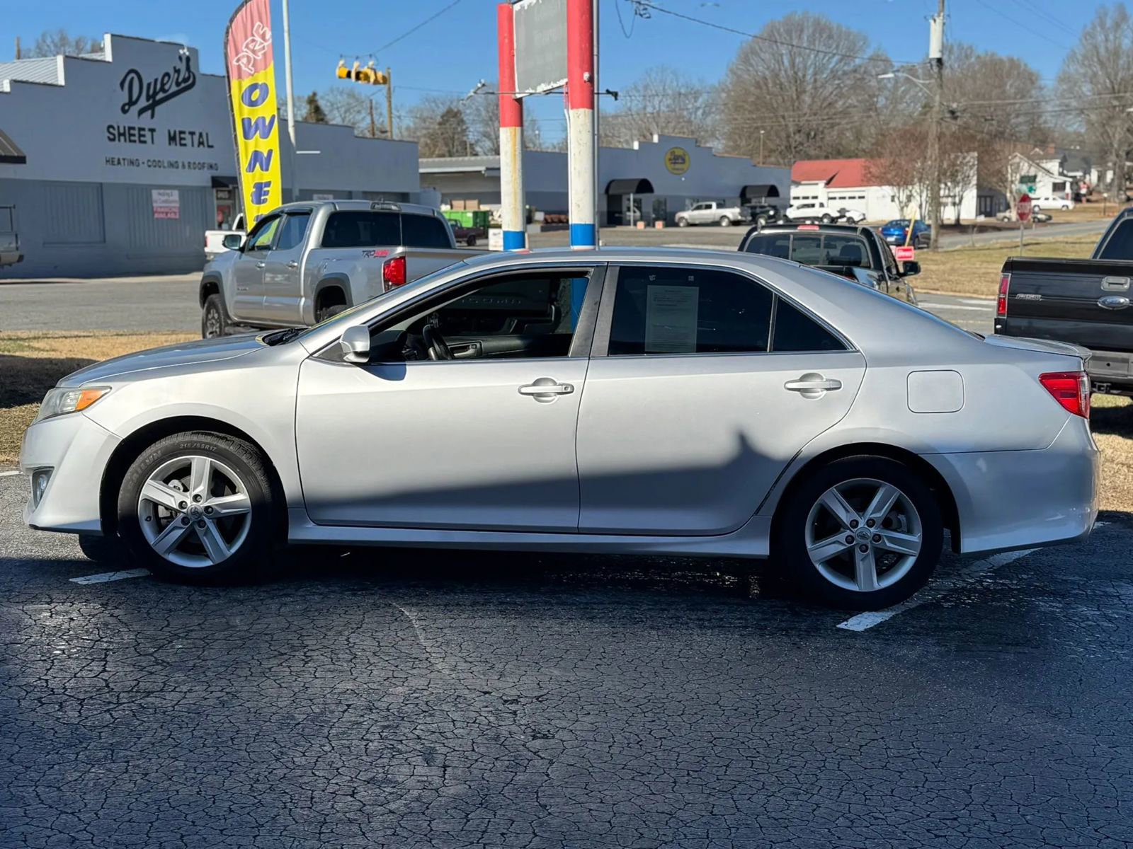 Used 2013 Toyota Camry SE FWD image 8