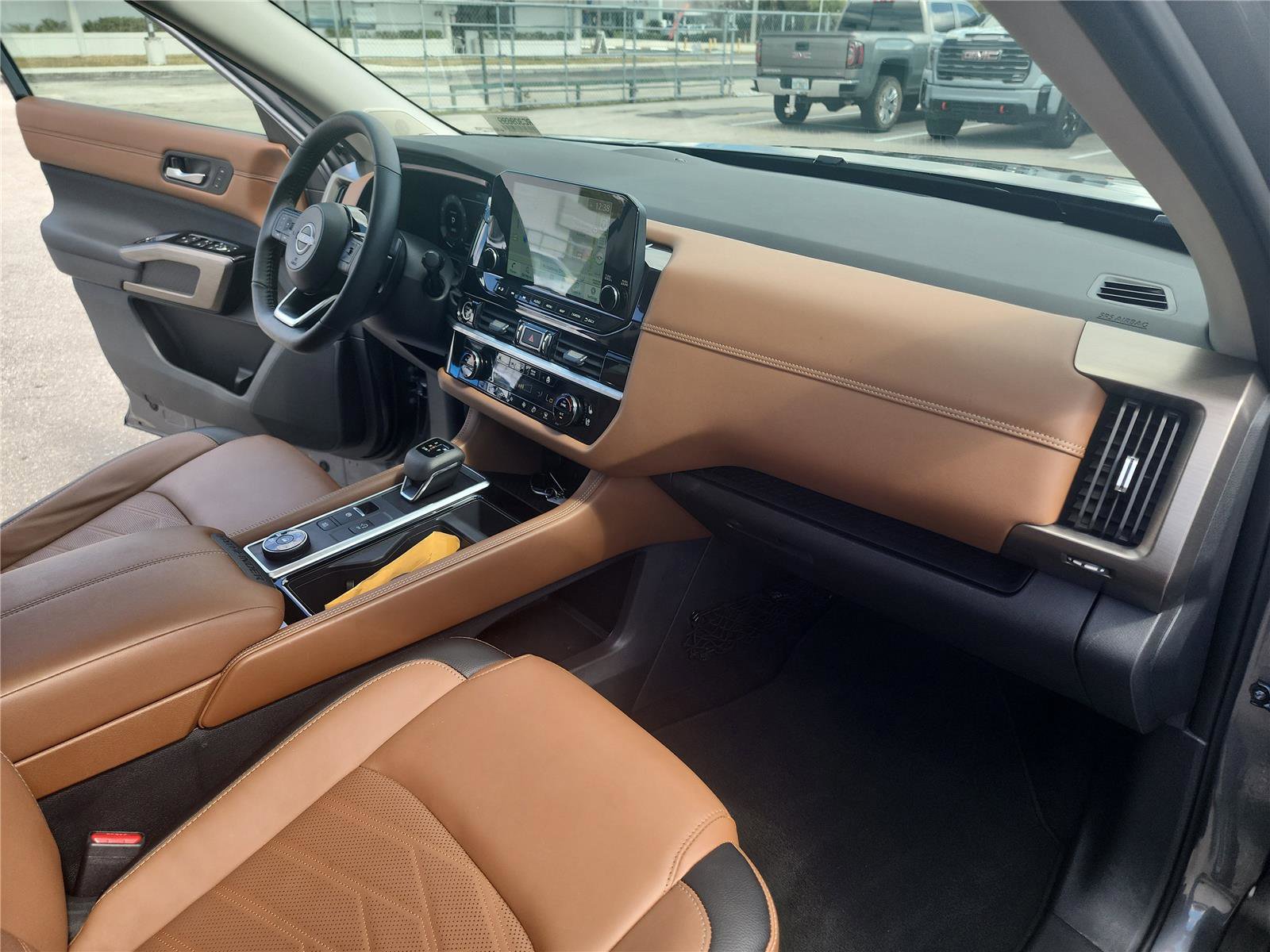 Used 2024 Nissan Pathfinder Platinum w/ Cargo Package image 25