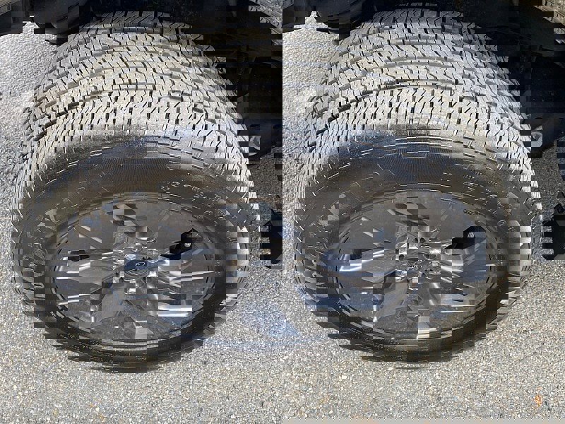 Used 2023 Ford F150 Lightning Lariat image 19