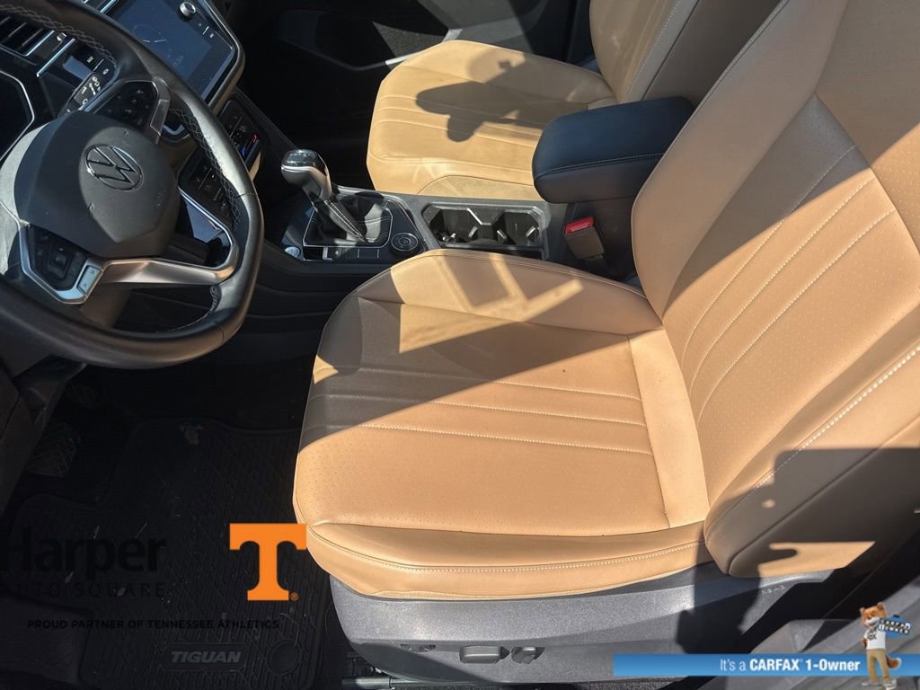 Used 2022 Volkswagen Tiguan SE w/ Panoramic Sunroof Package AWD/4WD image 12