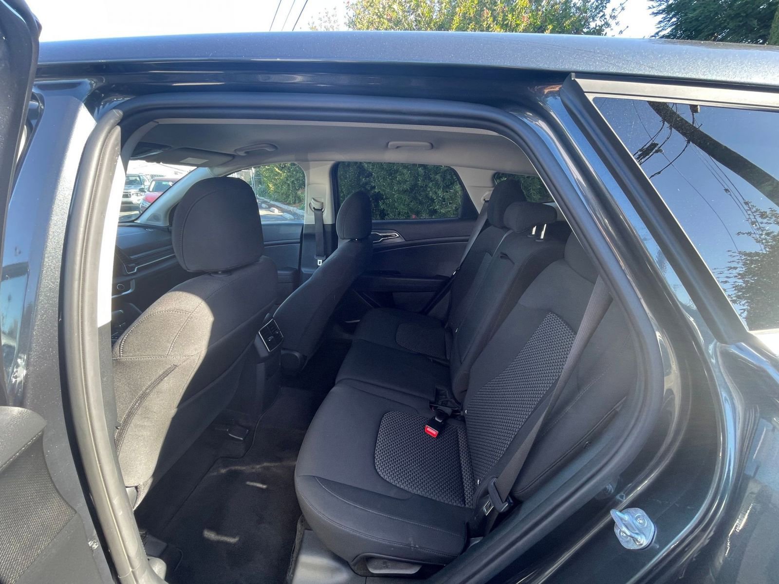 Used 2025 Kia Sportage LX image 23