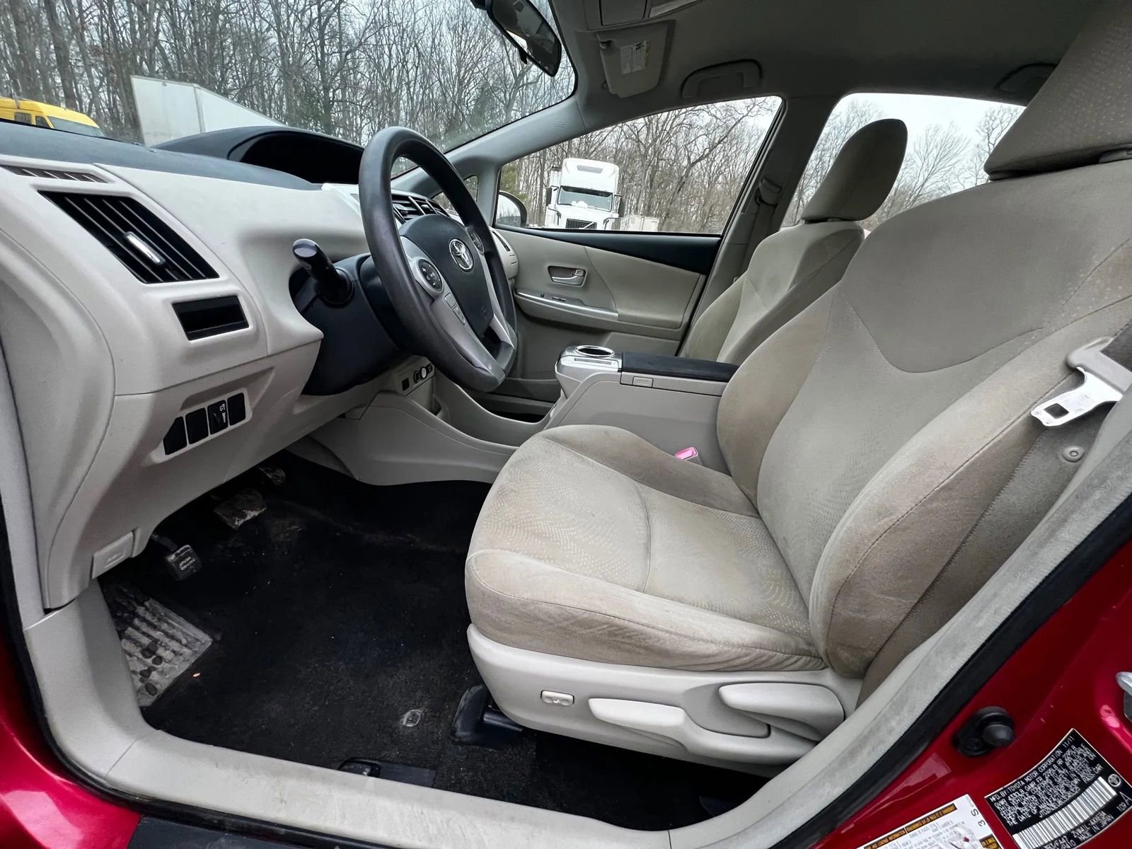 Used 2012 Toyota Prius V Two w/ Preferred Accessory Pkg FWD image 9