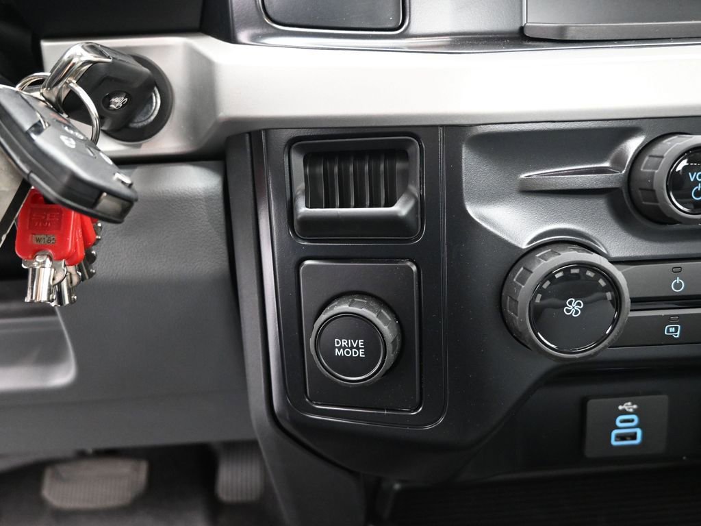 New 2025 Ford F450 XL w/ XL Chrome Package RWD image 15