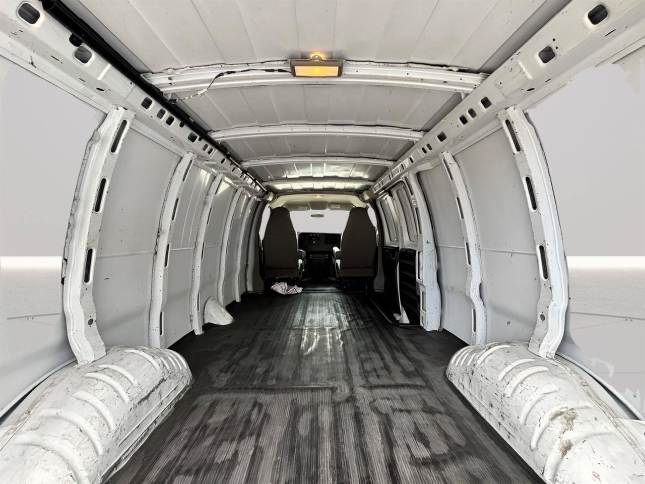 Used 2010 Chevrolet Express 2500 Extended RWD image 23