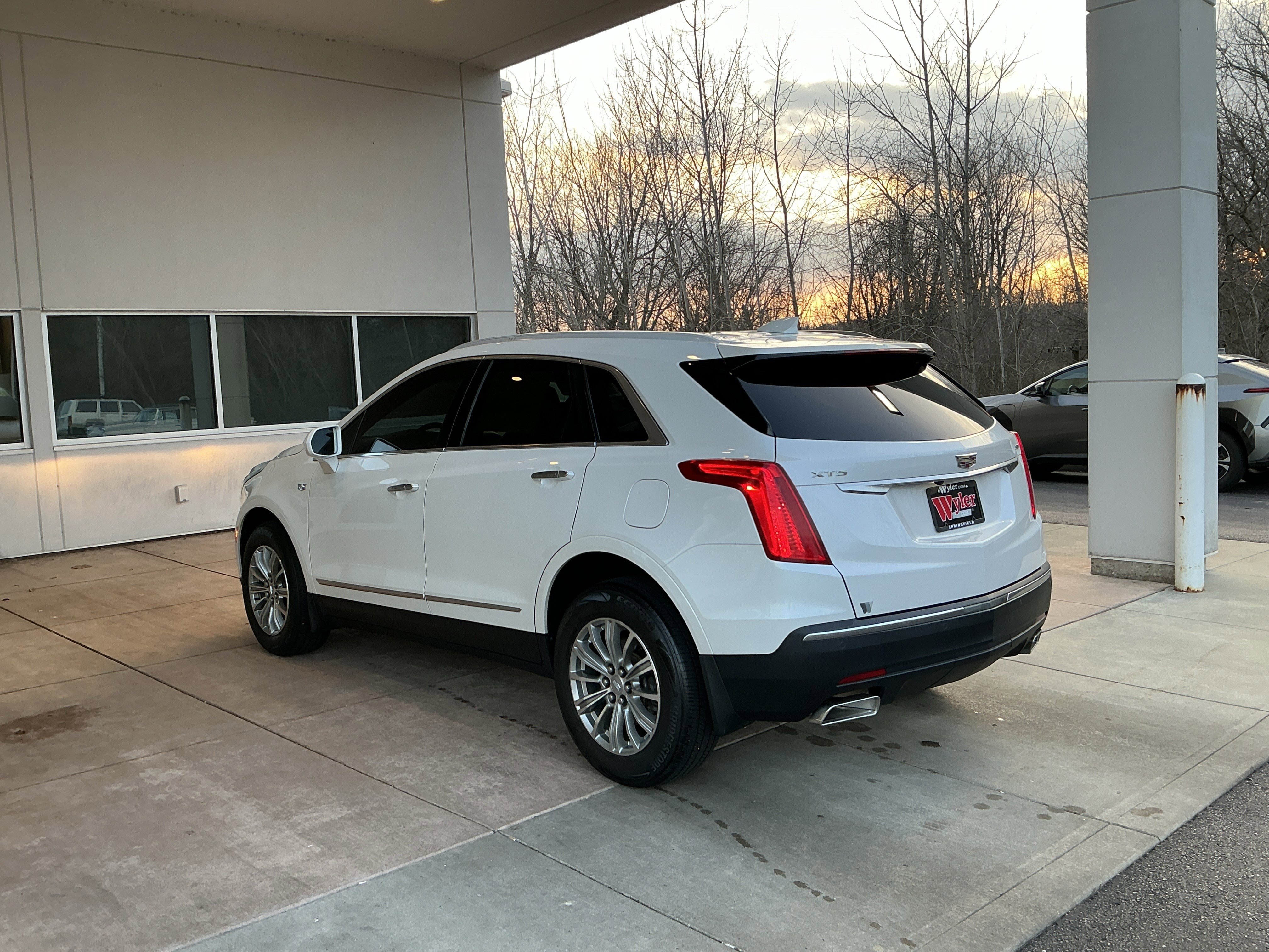 Used 2018 Cadillac XT5 Luxury w/ Driver Awareness Package image 20