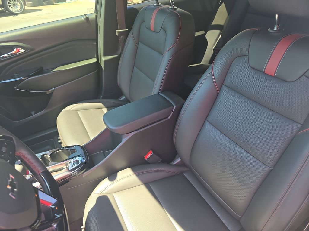 Used 2025 Chevrolet Trax RS w/ Sunroof Package image 15