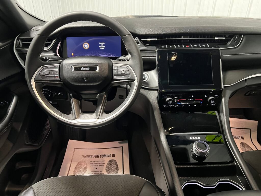 Used 2024 Jeep Grand Cherokee L Laredo image 4