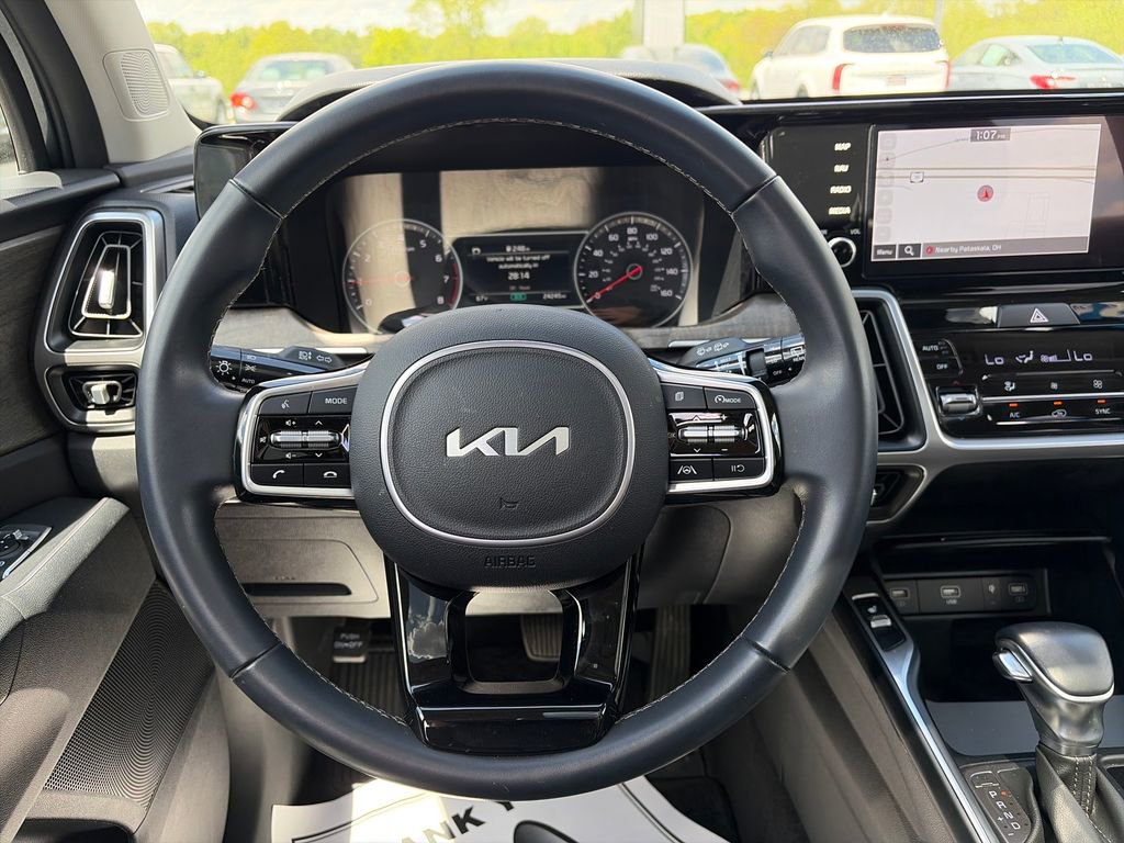 Used 2023 Kia Sorento S w/ Panoramic Sunroof Package AWD/4WD image 11