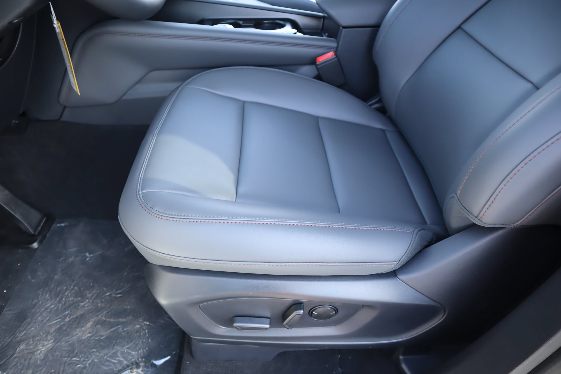New 2026 Ford Explorer Active w/ Active Comfort Package AWD/4WD image 13