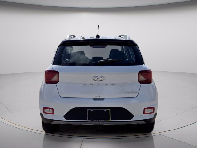 Used 2025 Hyundai Venue Limited FWD image 4