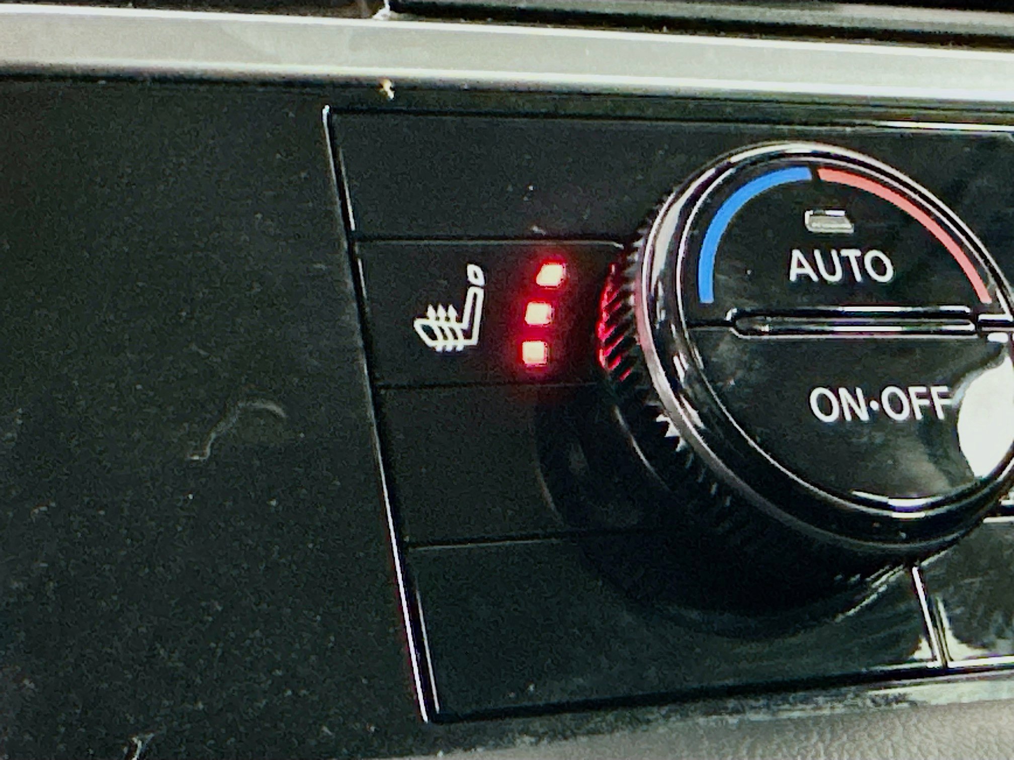 Used 2025 Nissan Pathfinder SV image 25