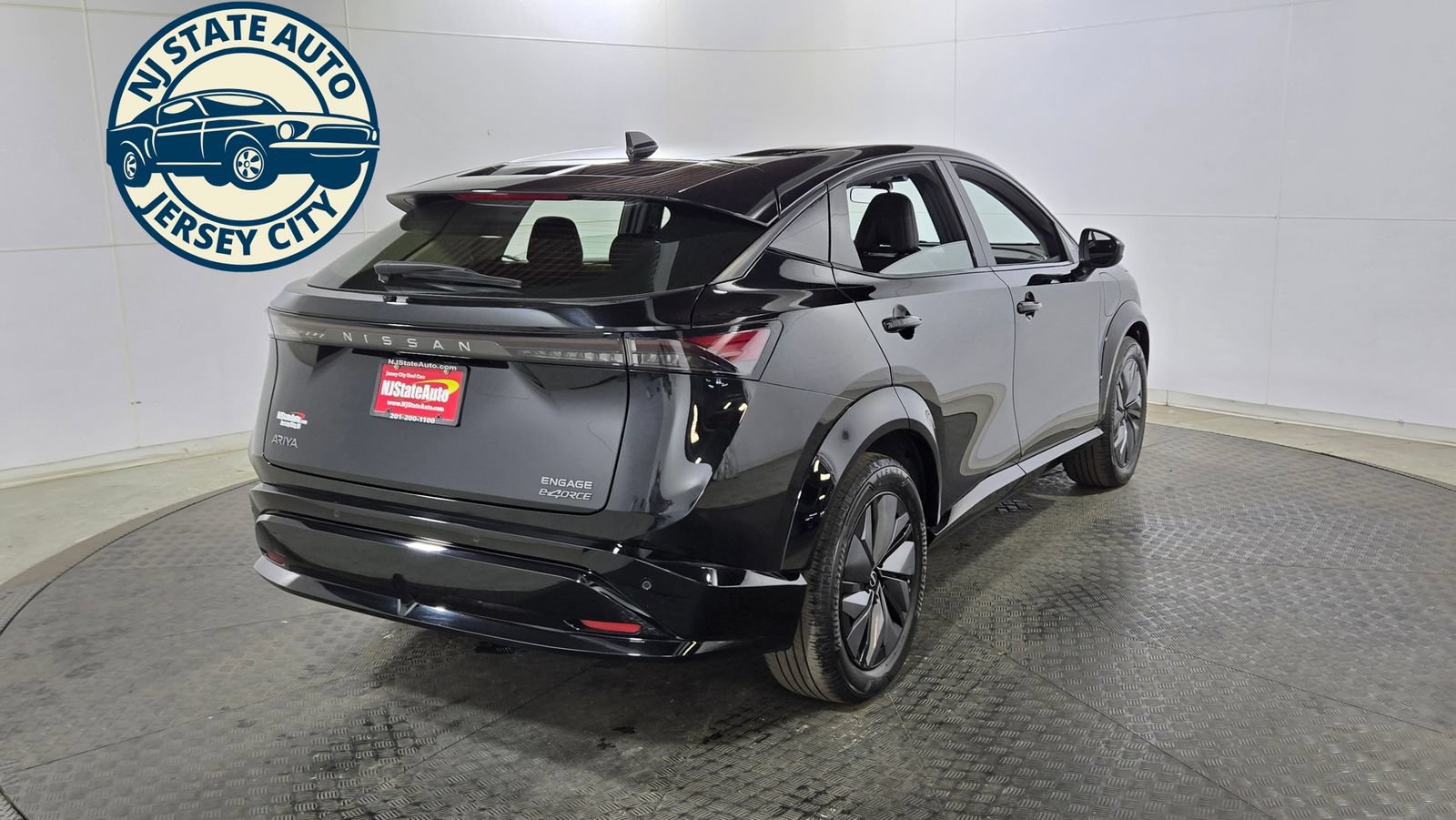 Used 2023 Nissan Ariya AWD image 7