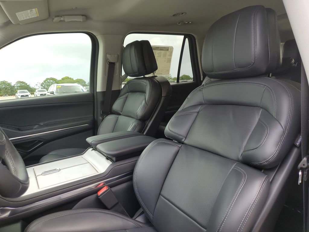 New 2026 Lincoln Navigator L Premier AWD/4WD image 23