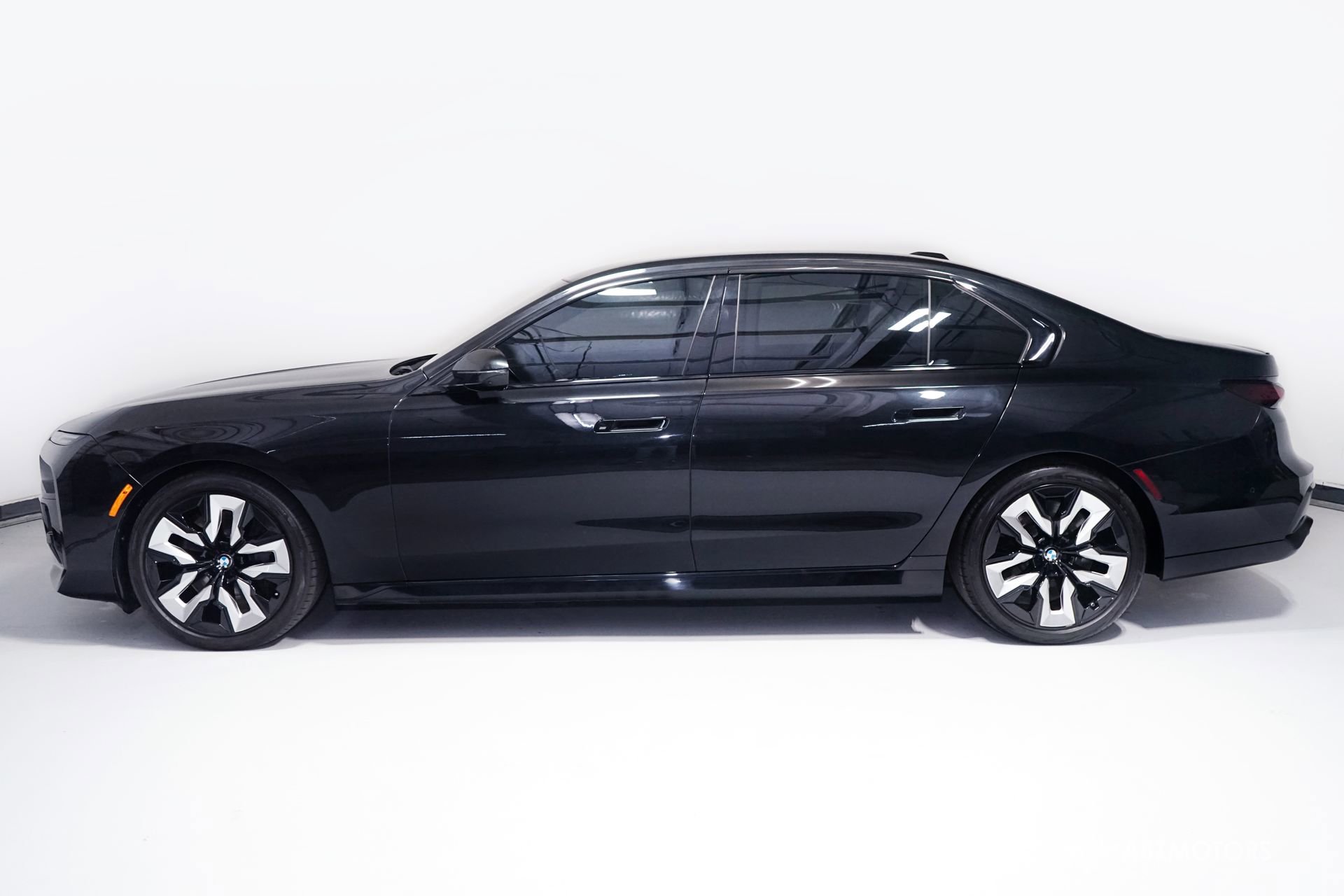 Used 2023 BMW 760i xDrive w/ Luxury Rear Seating Package AWD/4WD image 5