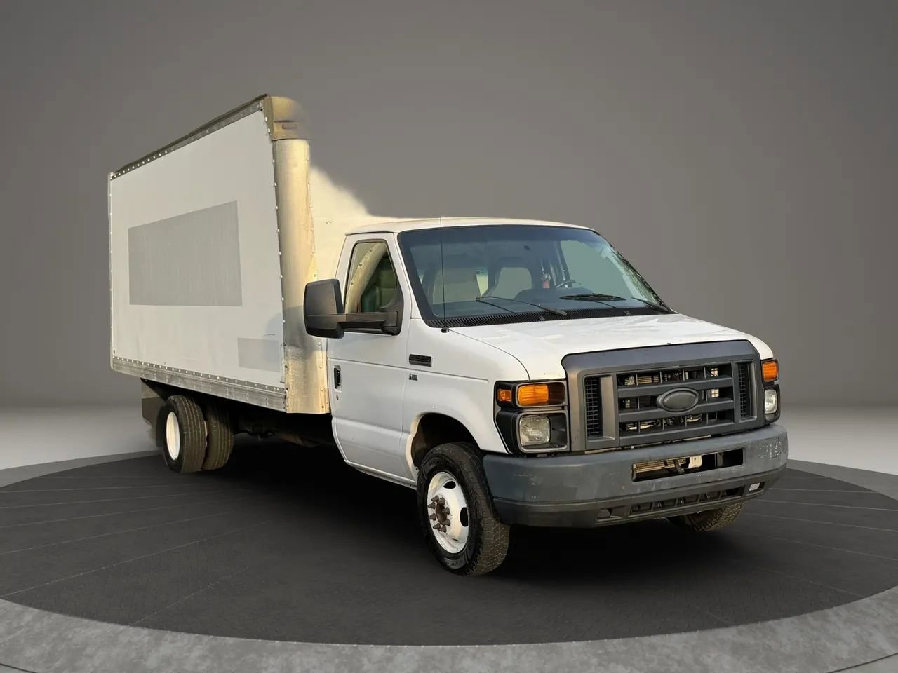 Used 2016 Ford E-350 and Econoline 350 Super Duty RWD image 3