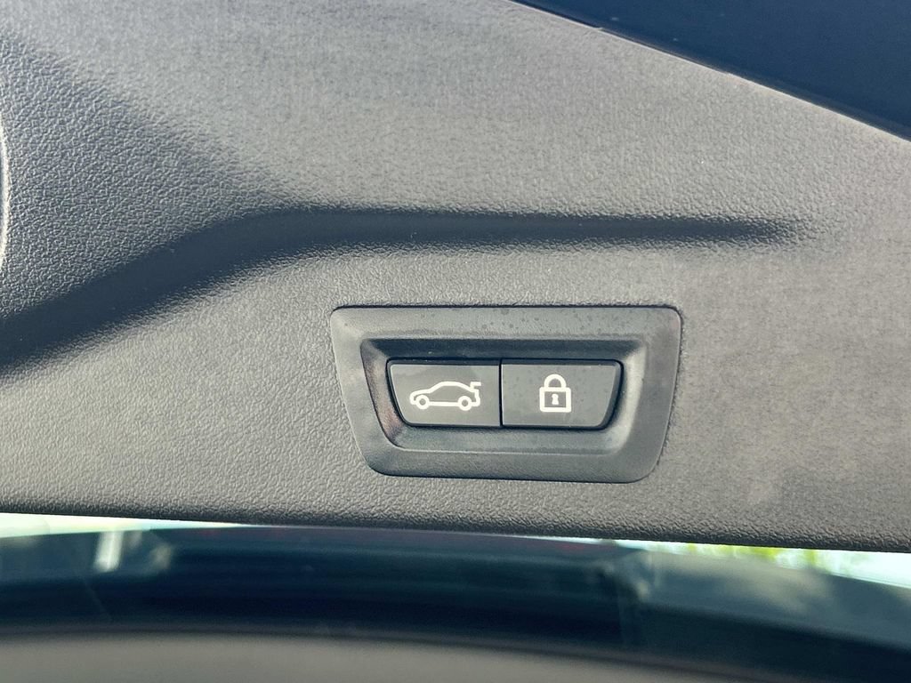 Used 2021 BMW X7 M50i AWD/4WD image 17