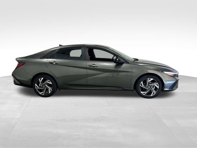 Certified 2025 Hyundai Elantra Sport FWD image 2