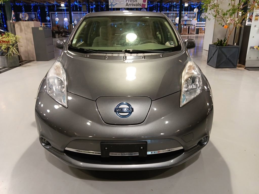 Used 2015 Nissan Leaf SV image 3