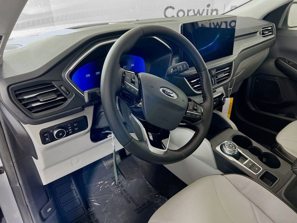 New 2025 Ford Escape SE w/ PHEV Premium Package FWD image 3