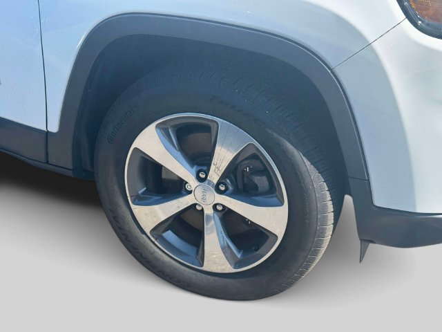 Used 2020 Jeep Cherokee Limited AWD/4WD image 7