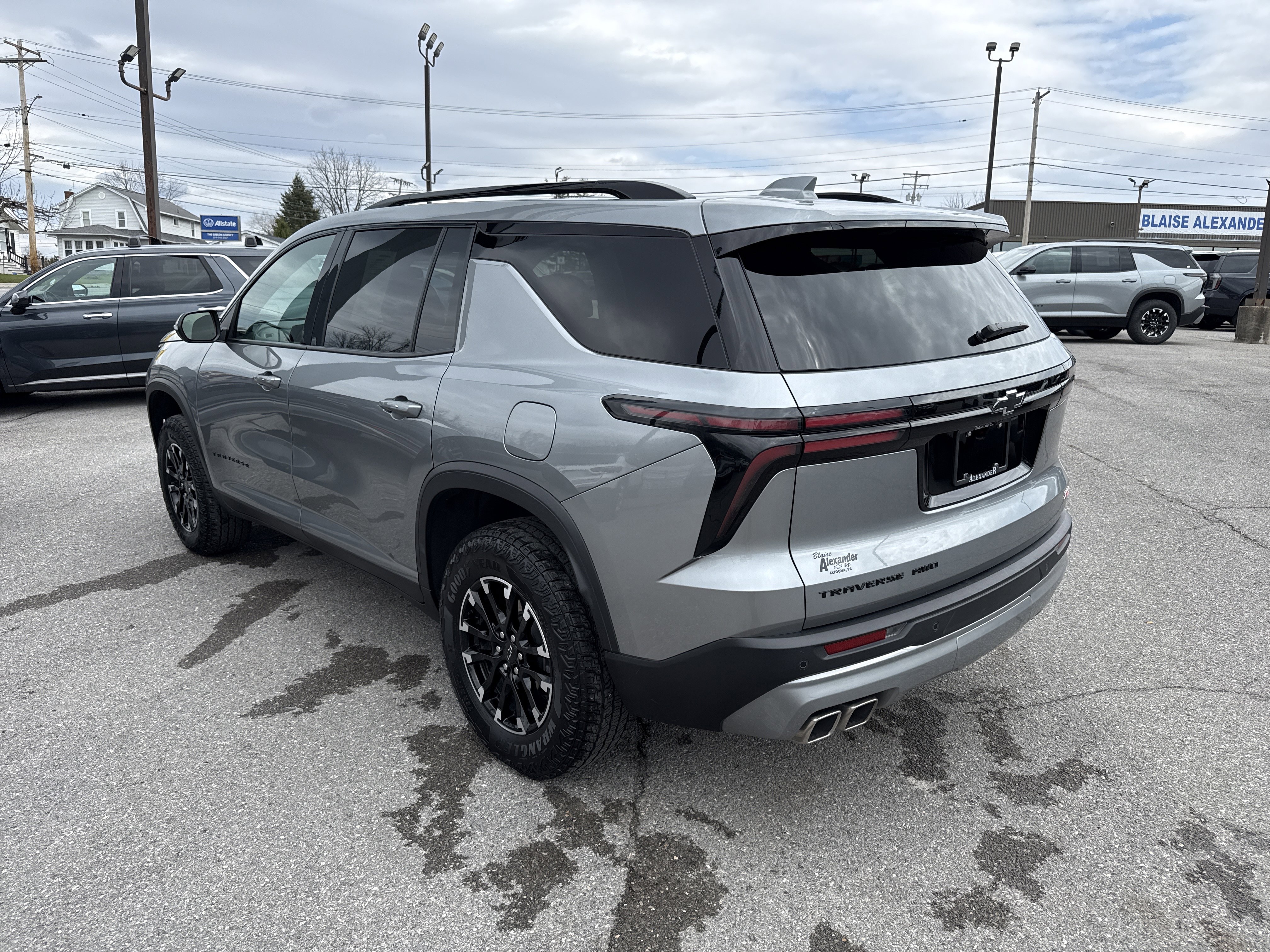 Used 2025 Chevrolet Traverse Z71 image 6