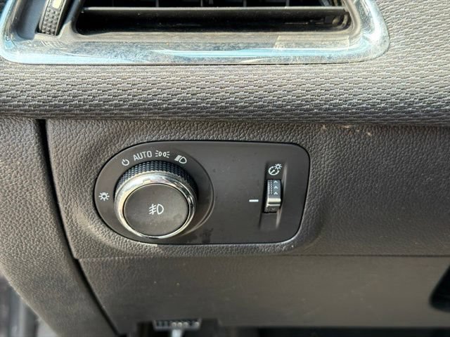 Used 2017 Chevrolet Cruze LT w/ Sun And Sound Package FWD image 31